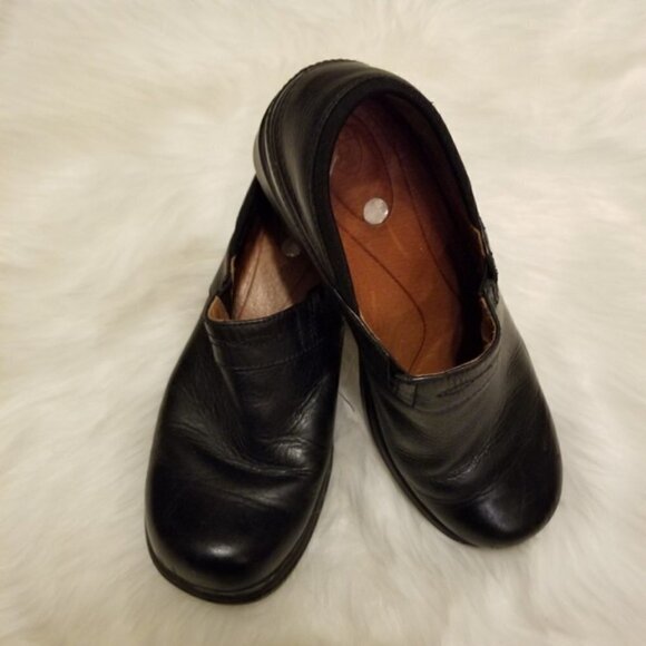 Ariat shoes 9B) - Picture 1 of 6